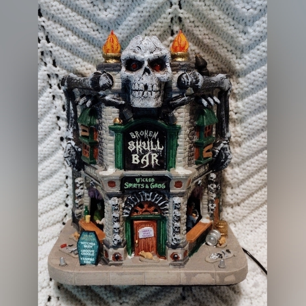 Lemax Spooky Town Broken Skull Bar Sound & Lights Halloween 2017 AS IS READ DES